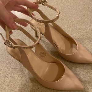 Nine West Size 7 1/2 Nude Leather 2.25” Heels